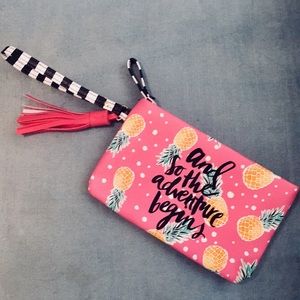 Pineapple Wristlet 🌴🌴🌴